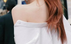 殴美美白老妇大BBOOSS